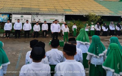 Pembina Apel Tekankan Kepedulian terhadap Kebersihan Lingkungan Madrasah