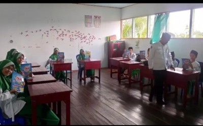 Persiapkan TKA, MIN 19 HSU Lengkapi Buku Pendukung Pembelajaran