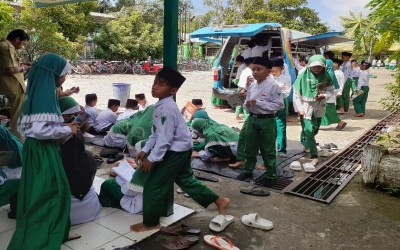 Tingkatkan Minat Baca, Perpustakaan Keliling Perpusda HSU Kunjungi MIN 19 HSU
